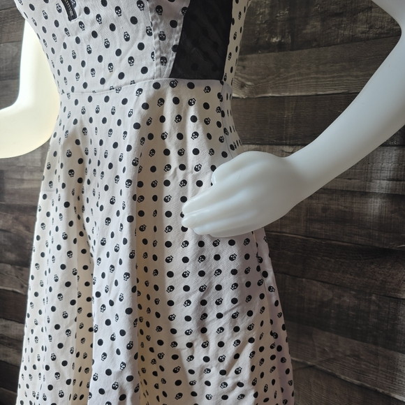 Hot Topic Above Knee White Black Skulls Gothic Dress Women's XS - Picture 3 of 13